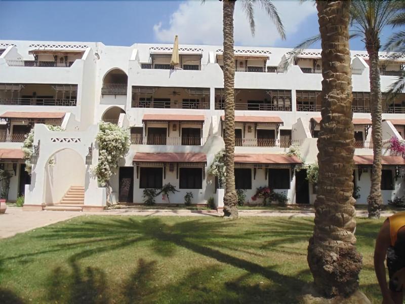 Six Corners Resort Abu Sultan Luaran gambar